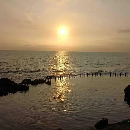 בית נופש Great Location In Very Close To The Sea